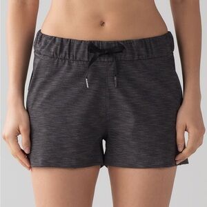 Lululemon On The Fly Short (3") Heathered Black Size 8